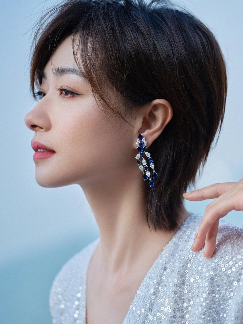 发型重点:消除脖颈位置头发的体积 更加的显瘦整洁 #万茜[话题]