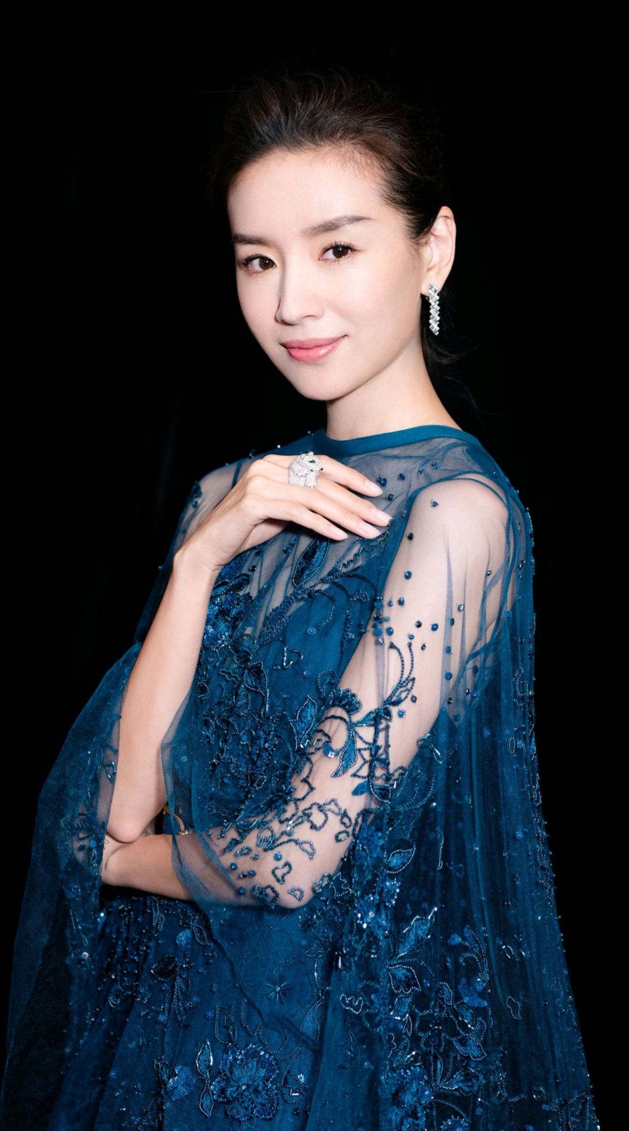 女神董洁高清写真图集,知性优雅,尽显迷人风姿