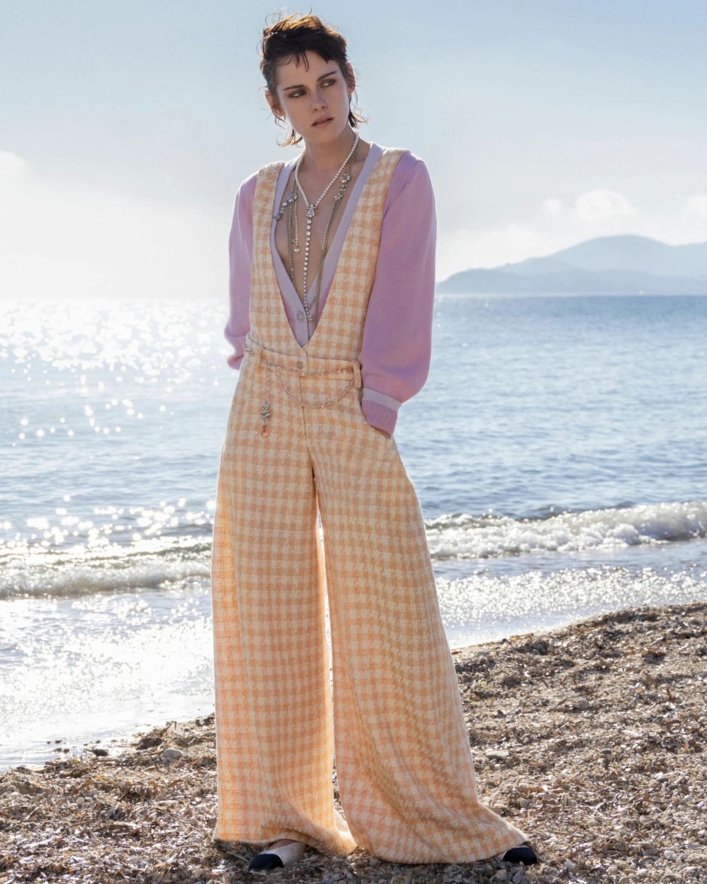 kristen stewart 出镜演绎chanel 2023春夏广告大片,摄影师 inez &