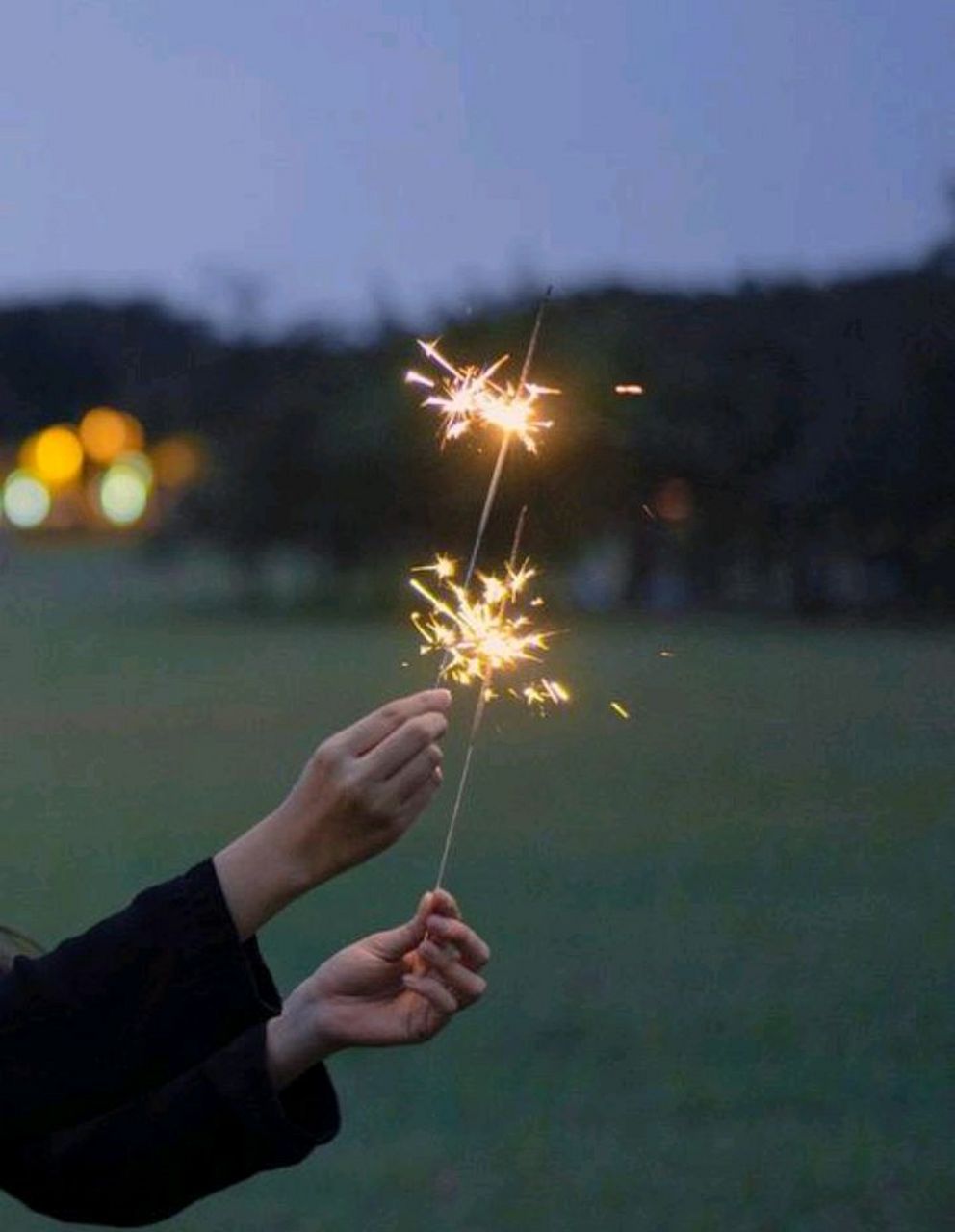 1月16日,张某在淮安东站过安检时,包内被查获14包"仙女棒".