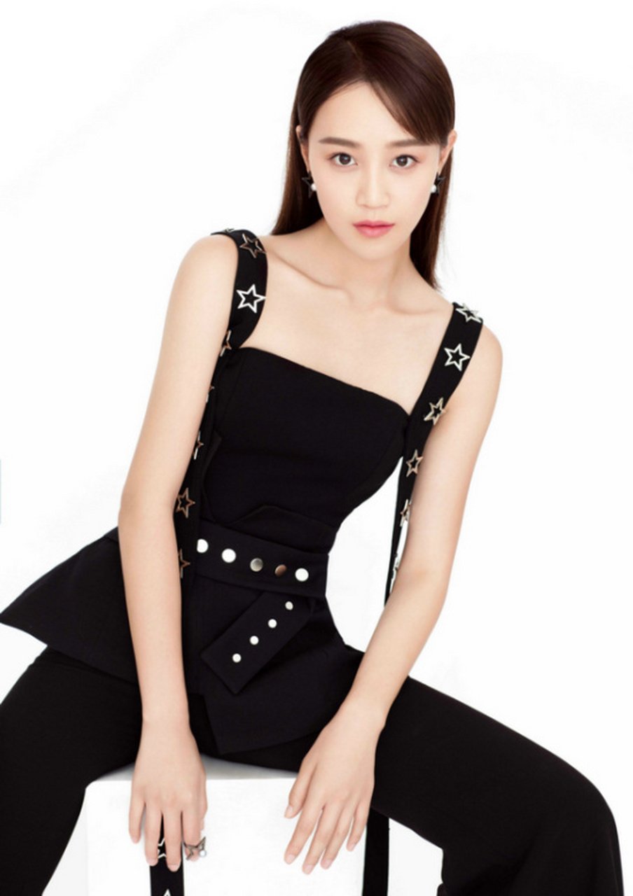 蓝盈莹:身材性感傲人