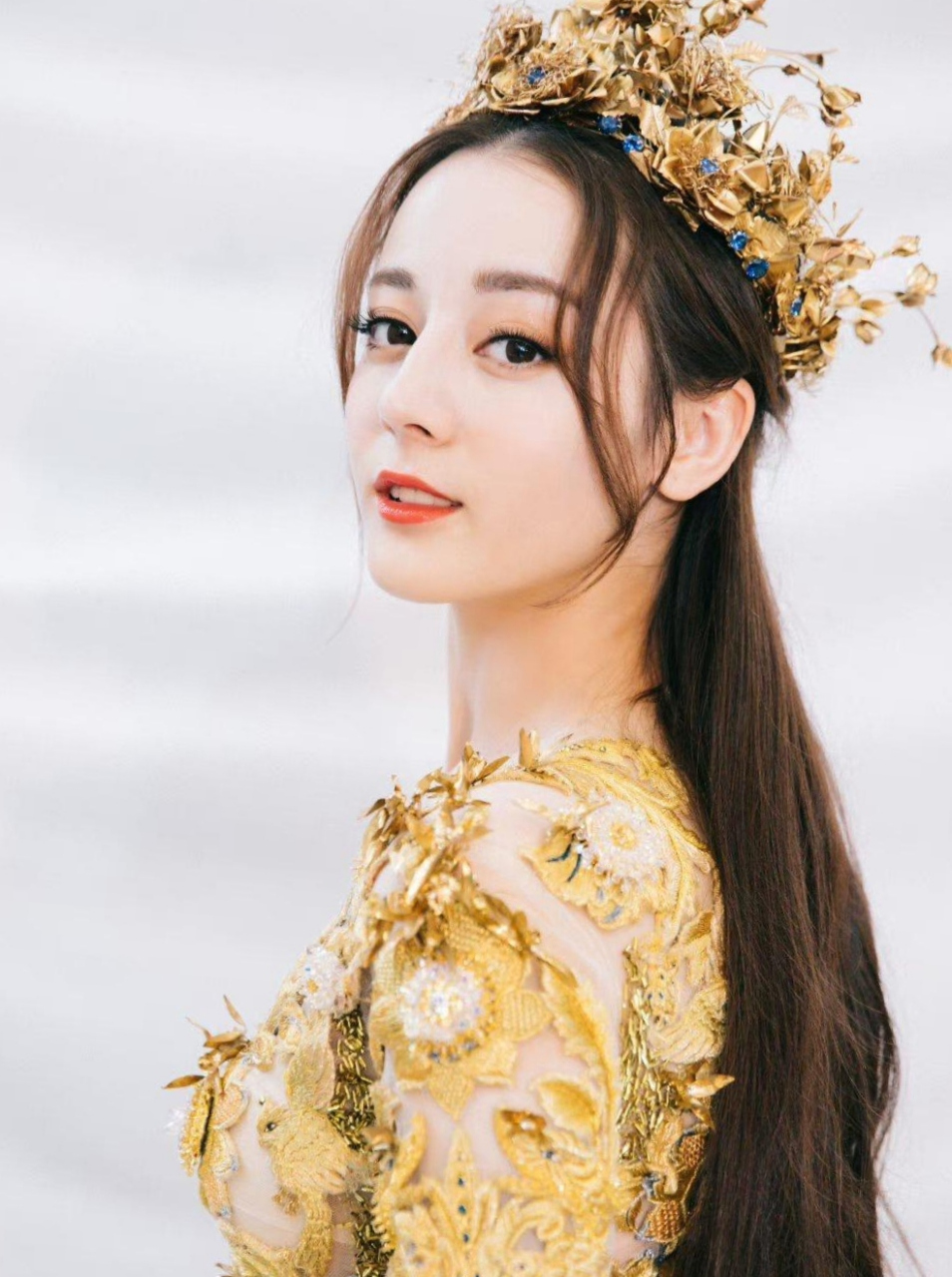 看迪丽热巴仙气飘飘,妖娆性感,温柔可人,靓丽动人!好惊艳啊!