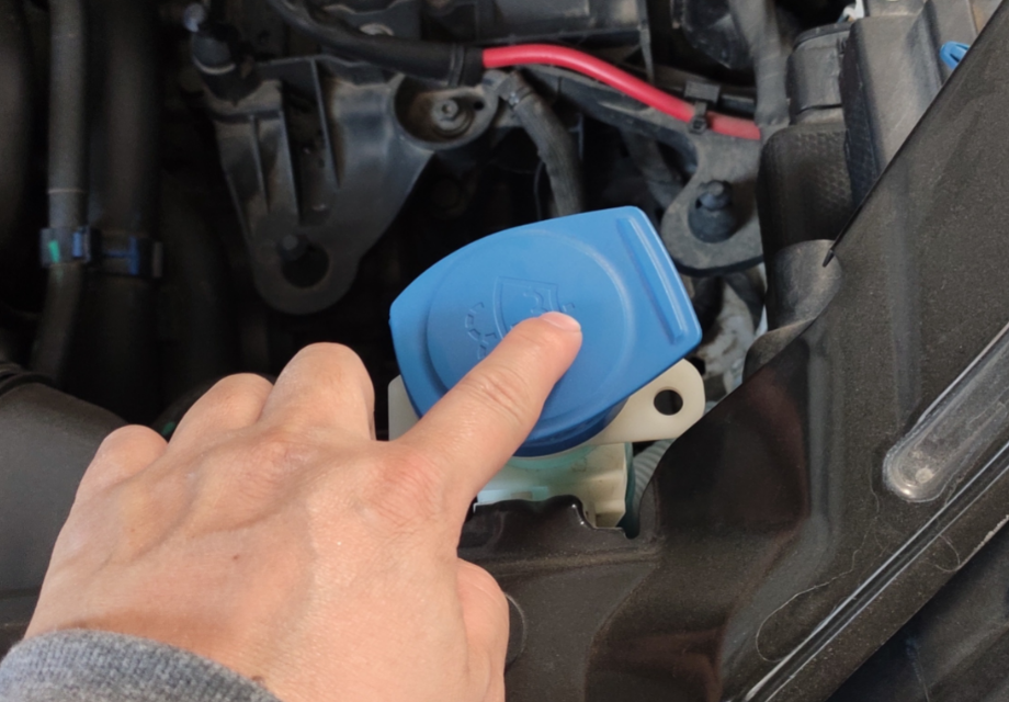 汽车玻璃水没了,可以直接加自来水吗?会出现哪些问题呢