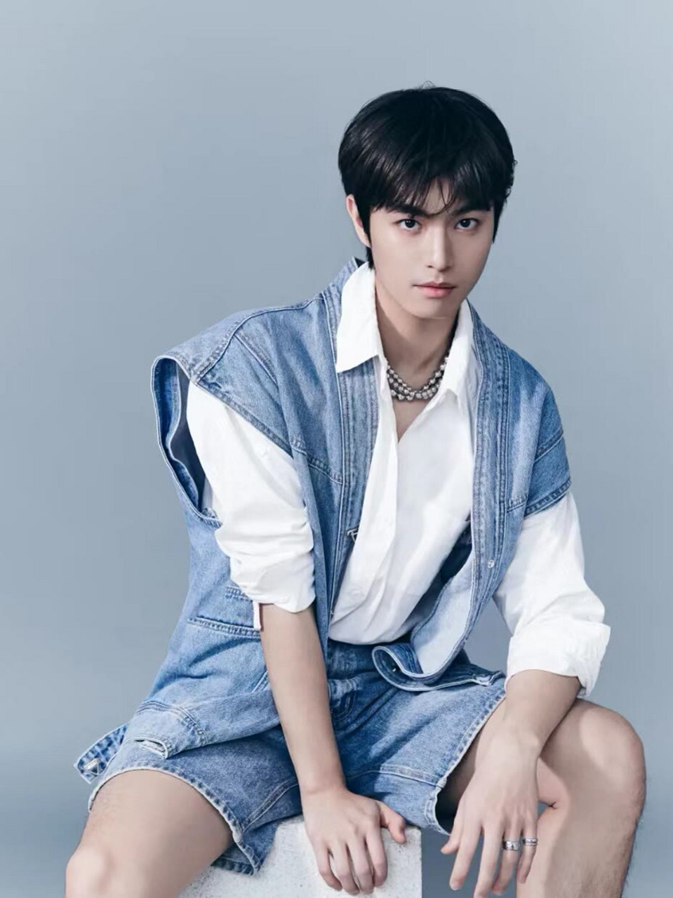 眼神已经表达了一切  肌肉少年