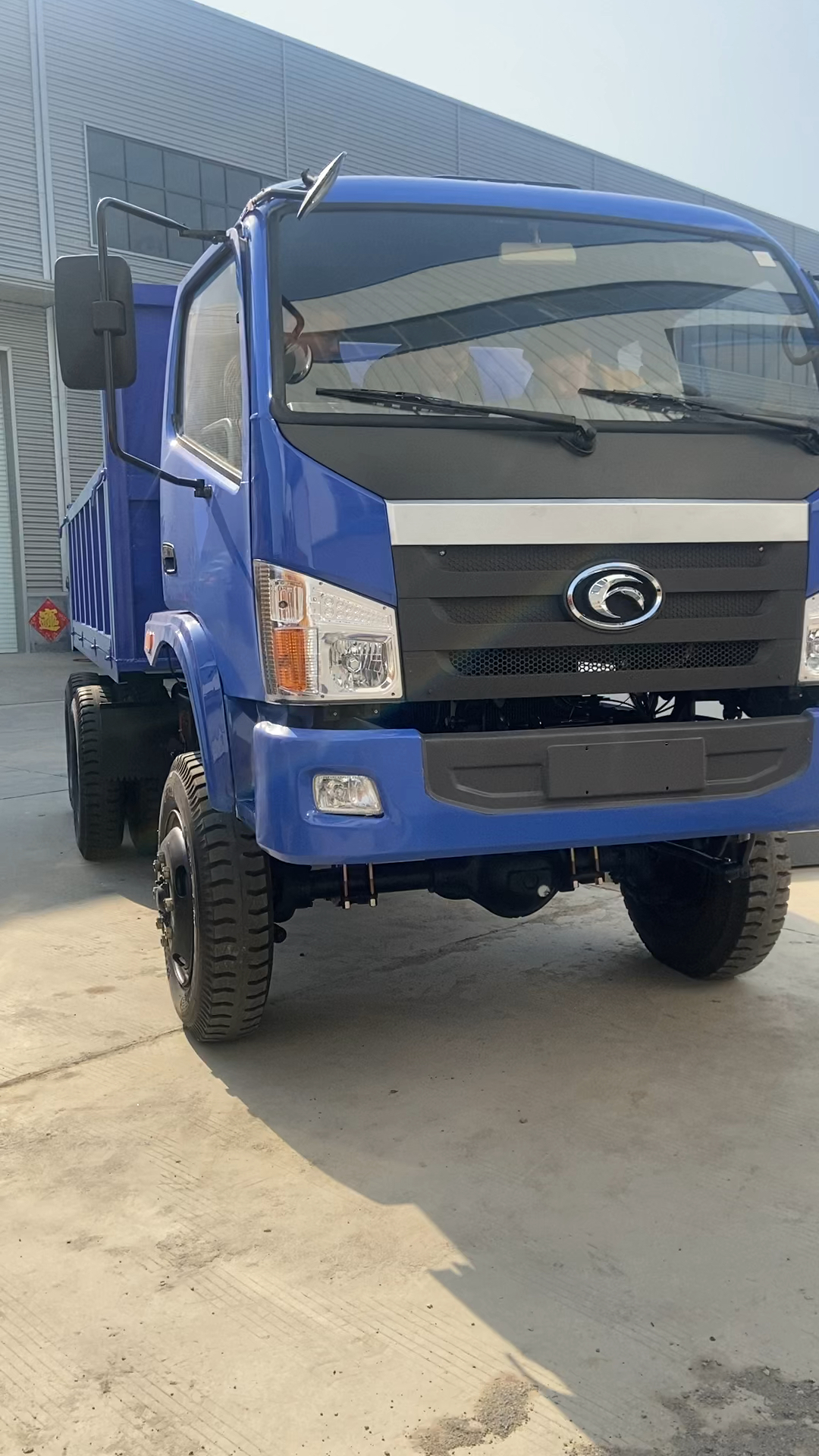 豪华六驱自卸运输车