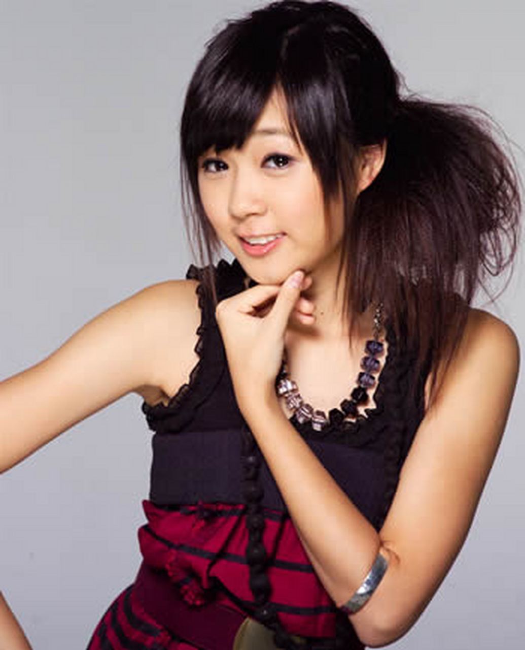 詹子晴发文祝福何超莲窦骁,公开在ins开黄腔.