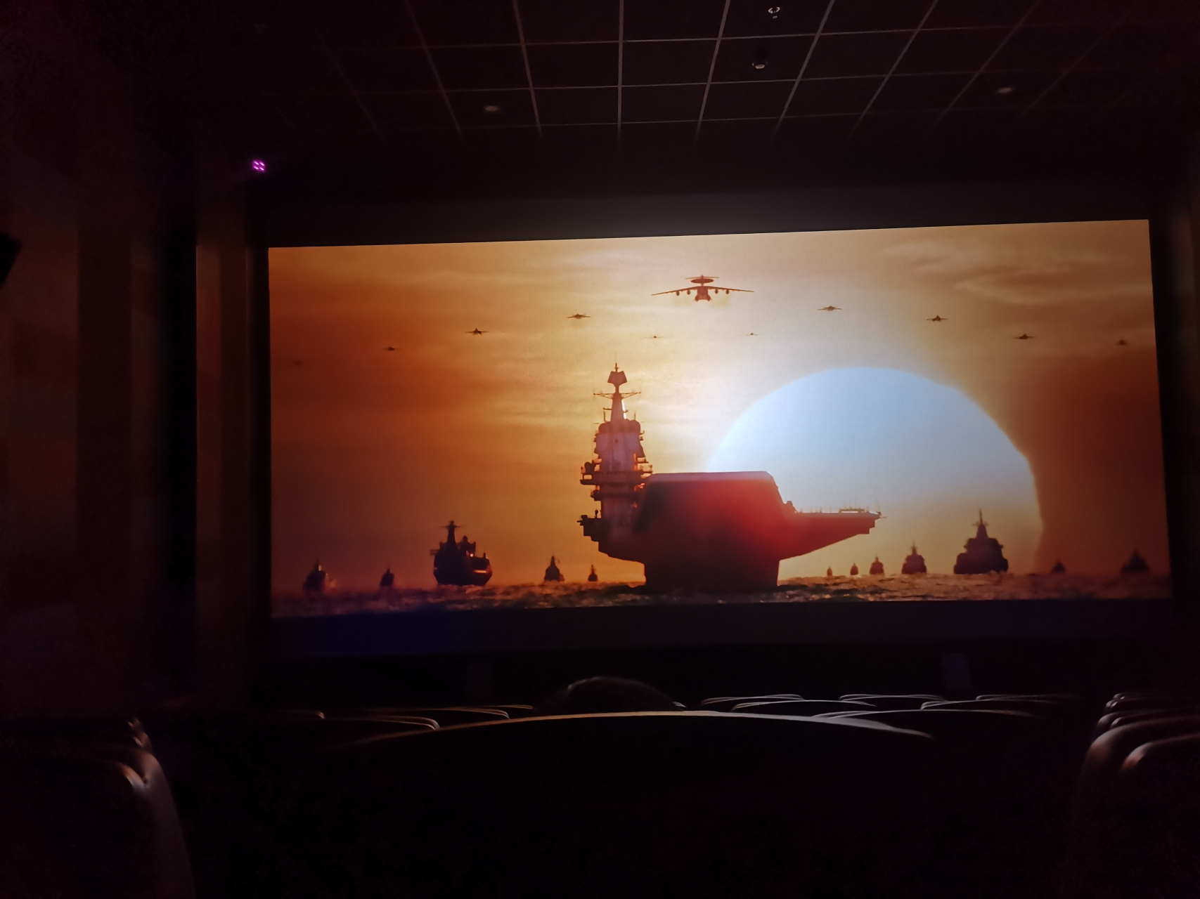 假期最后一天,看了《长空之王》有泪点有笑点,有大爱国情怀有小的烟火