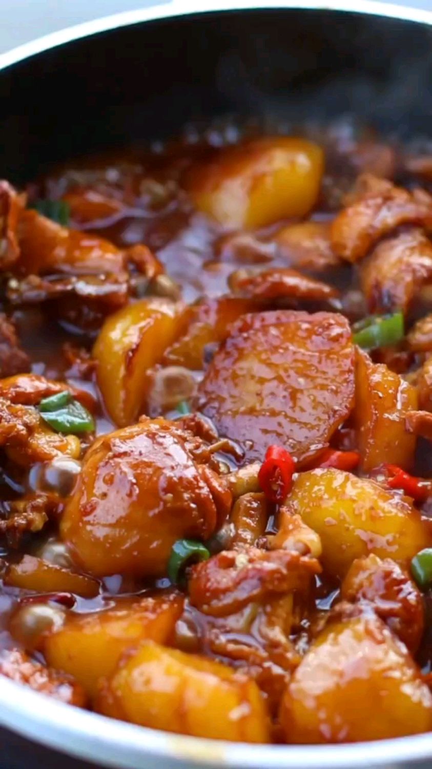 红烧鸡肉焖土豆,简单操作好吃到爆,一学就会