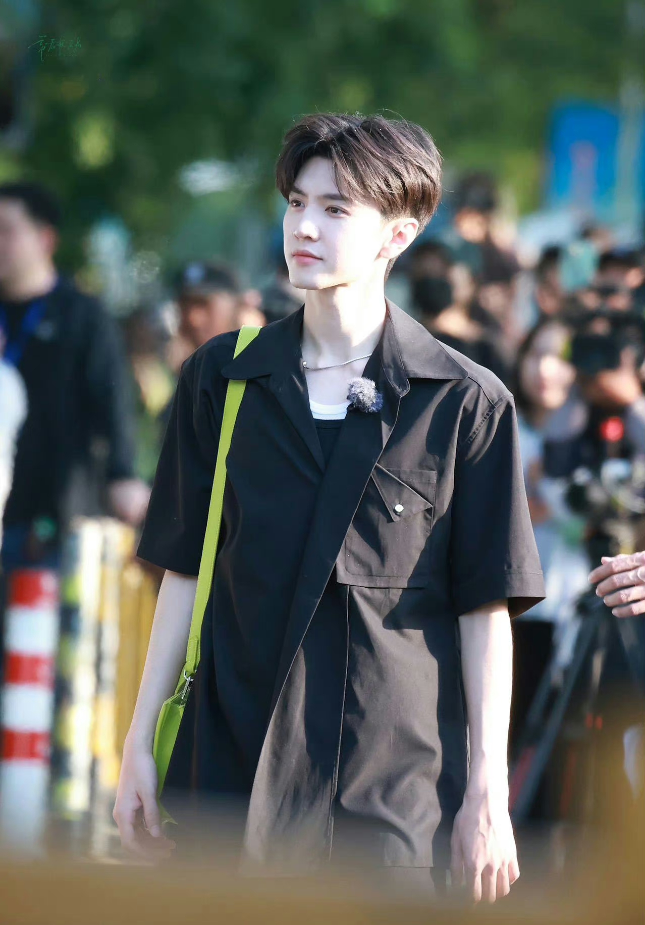 陈哲远参加青春环游记,穿校服的形象不禁让人梦回周斯越!