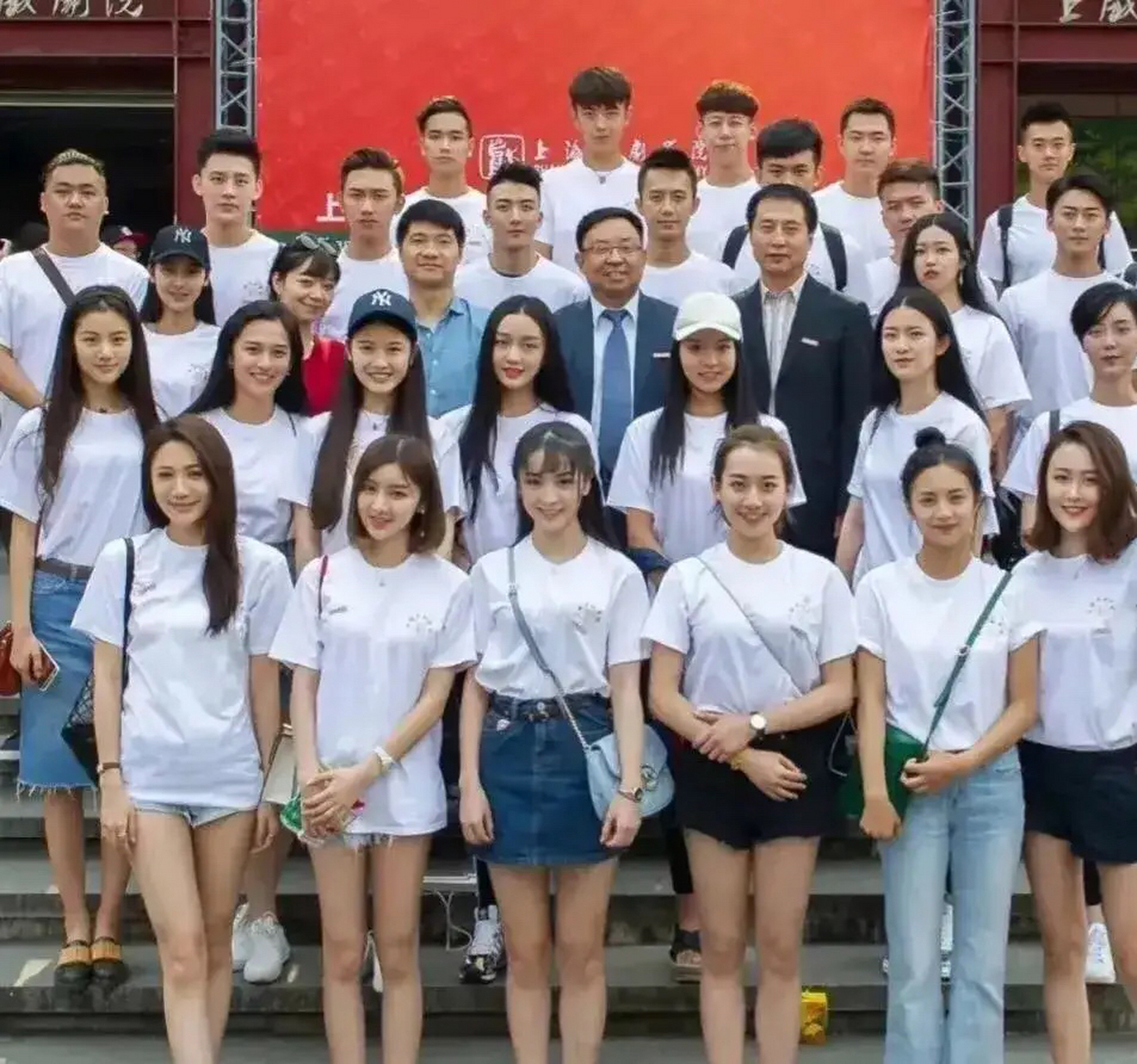 助我上热门# 上戏16年毕业照,这些俊男美女今后有多少会家喻户晓!