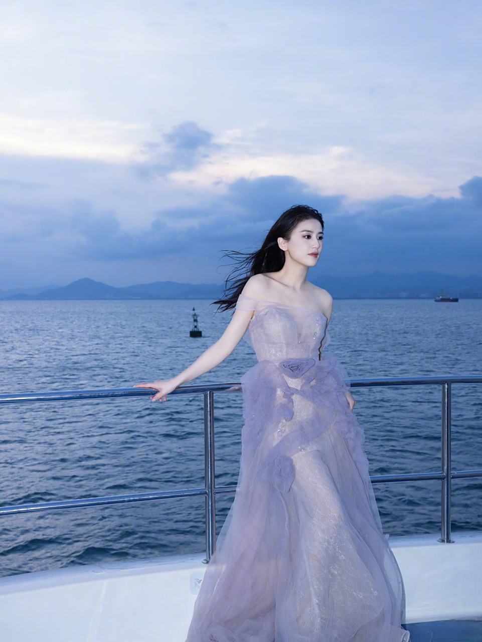 黄圣依晒照疑似怀孕怀三胎传闻 可以看出来身材还是很好 皮肤状态也很