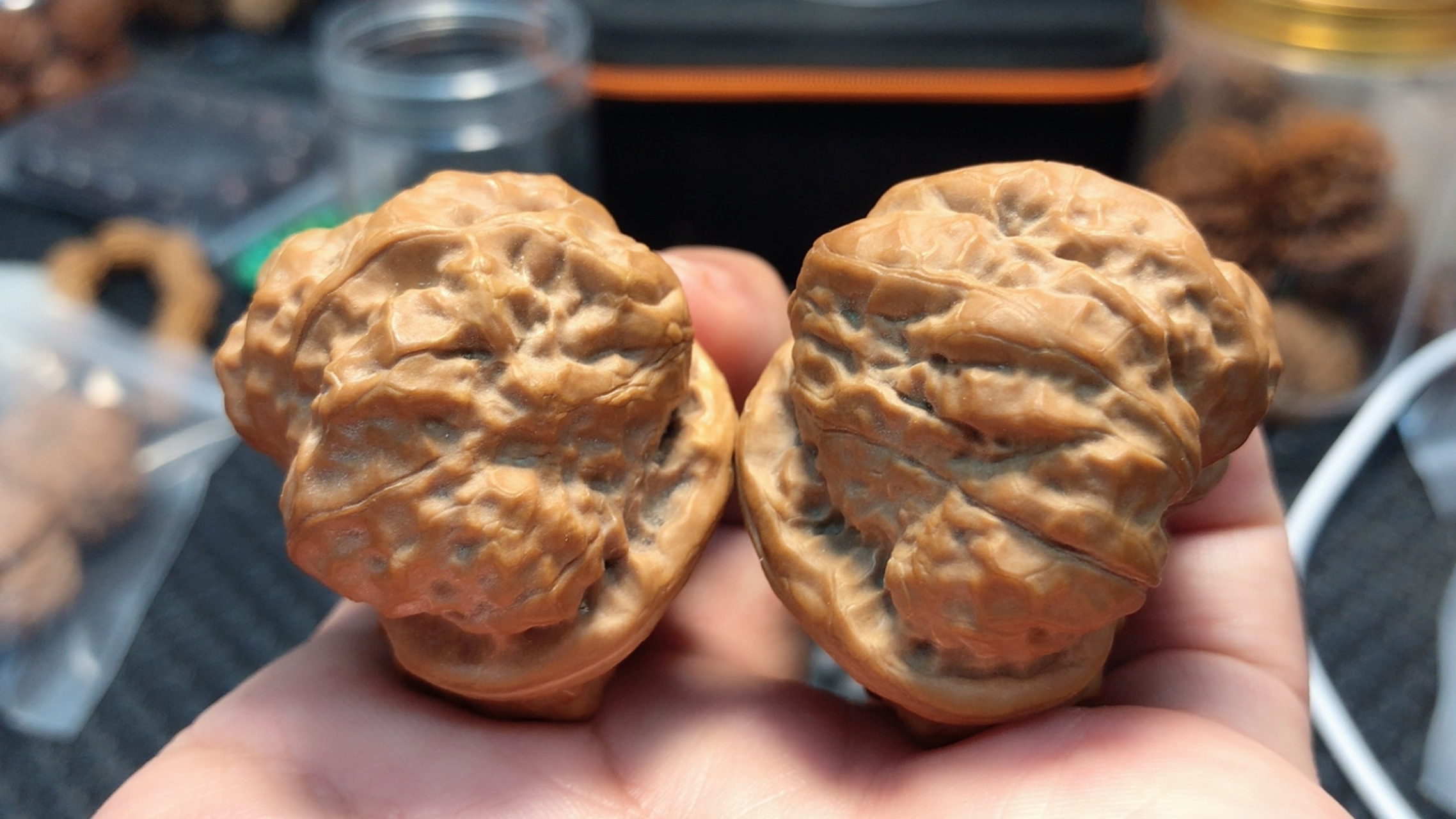 手工# 文玩核桃金蟾蛤蟆头,手工盘玩儿更自然漂亮,中国自古把金蟾看