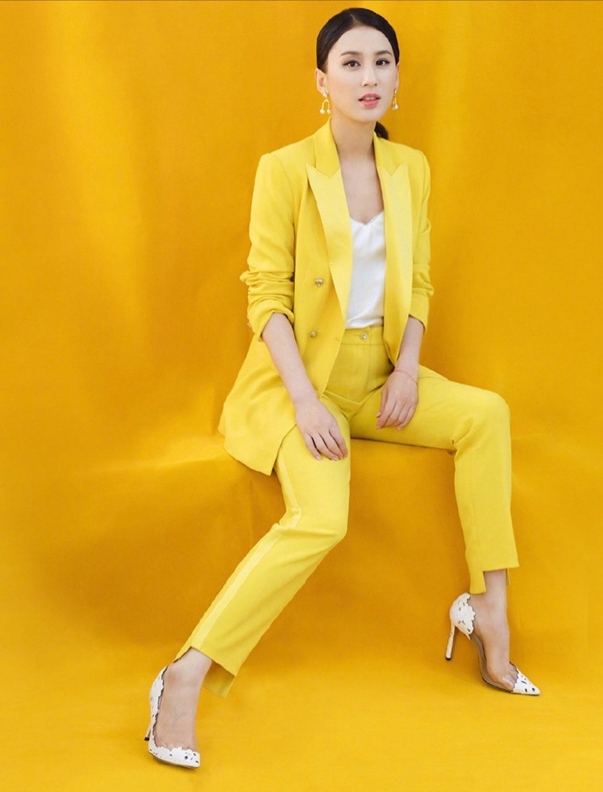 黄圣依制服美图之黄色系列