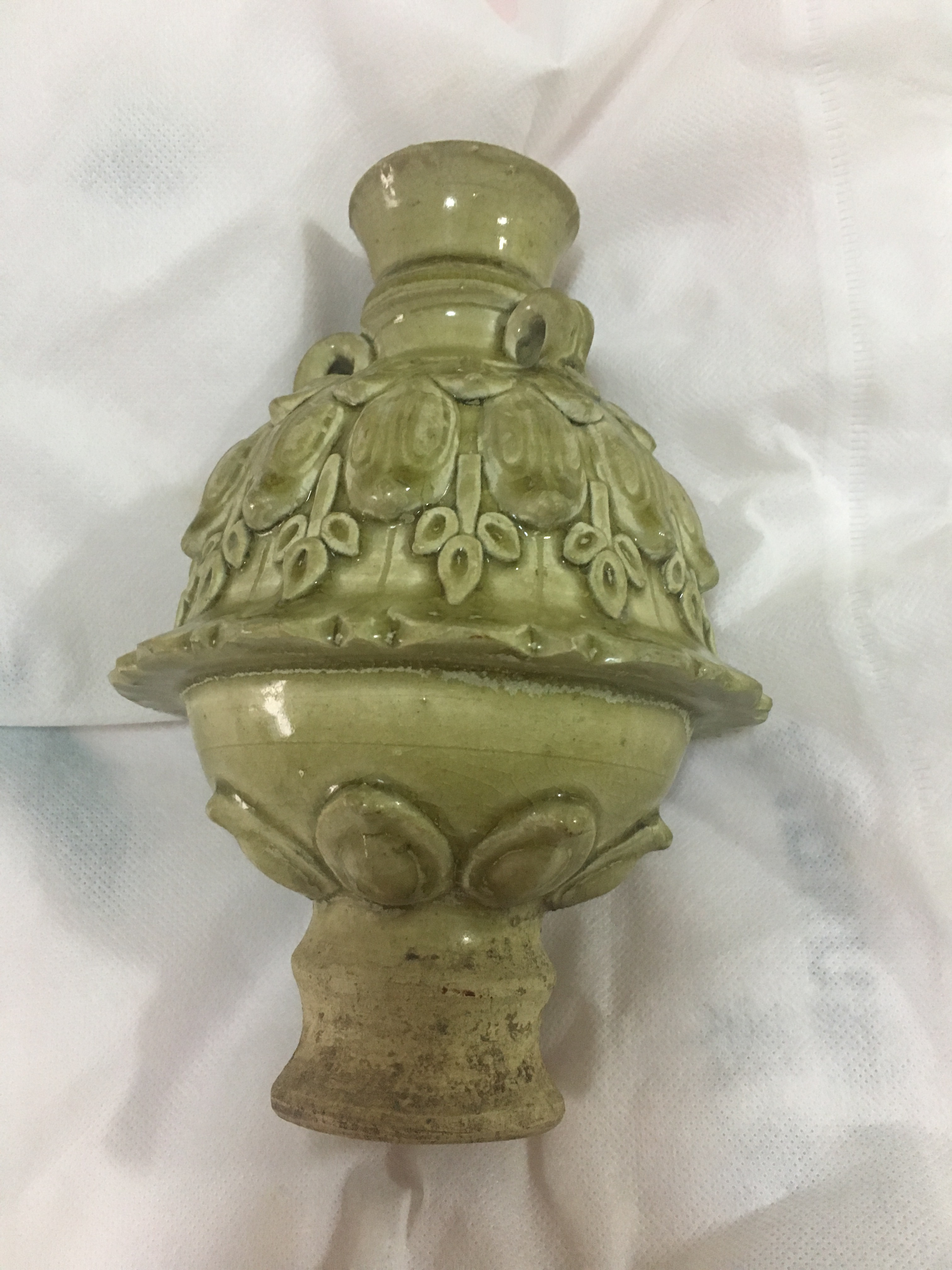 青釉仰覆莲花尊