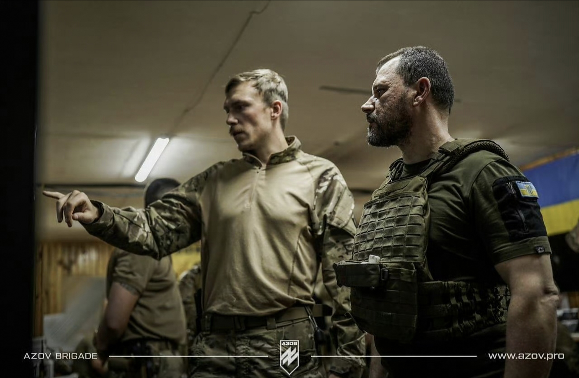 乌克兰内务部部长克雷缅科,和"亚速"旅旅长丹尼斯