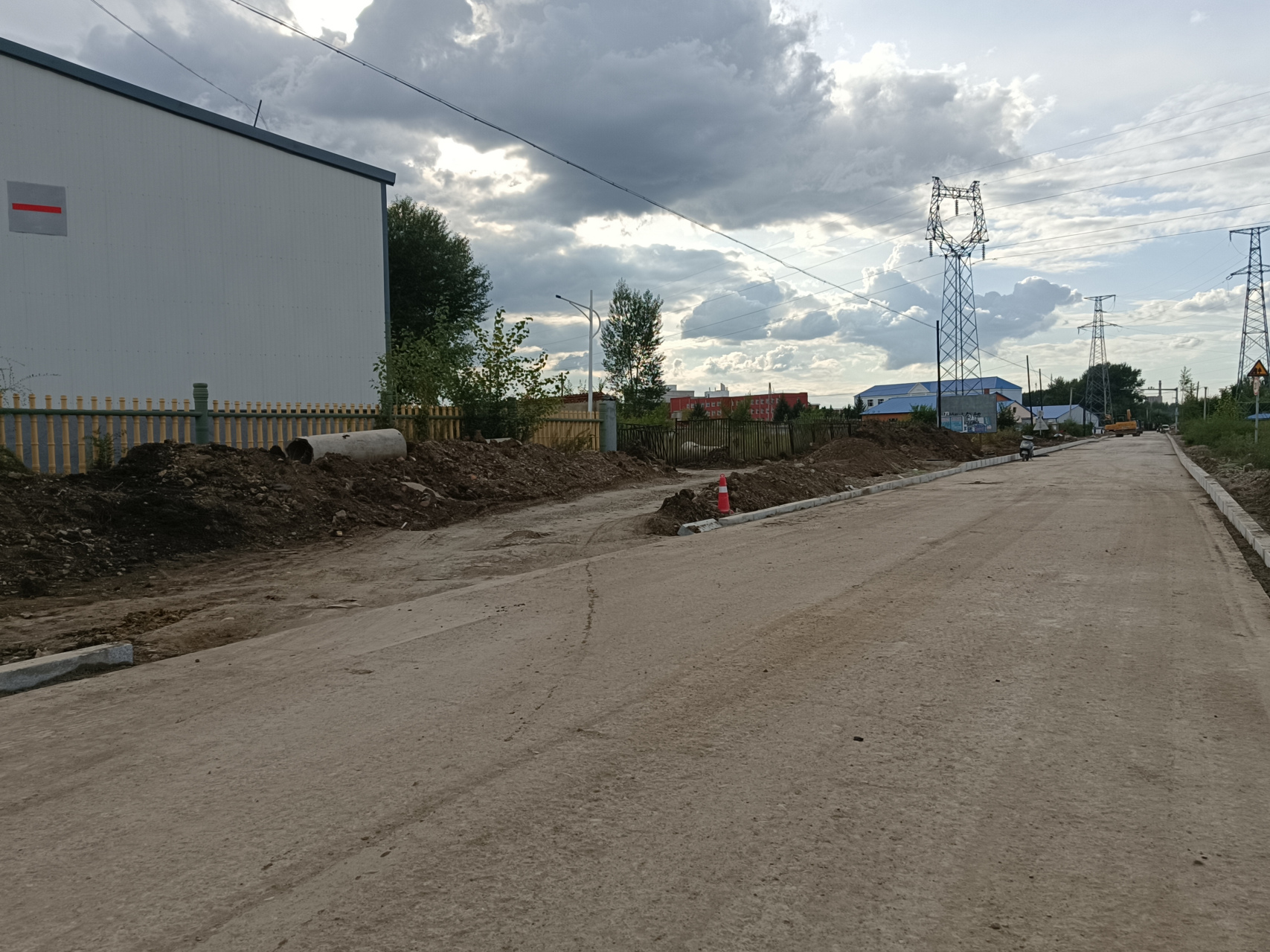 崎嶇坎坷的道路和陰雲冷雨的天氣都不能阻止我們求學上進的心,只是繞