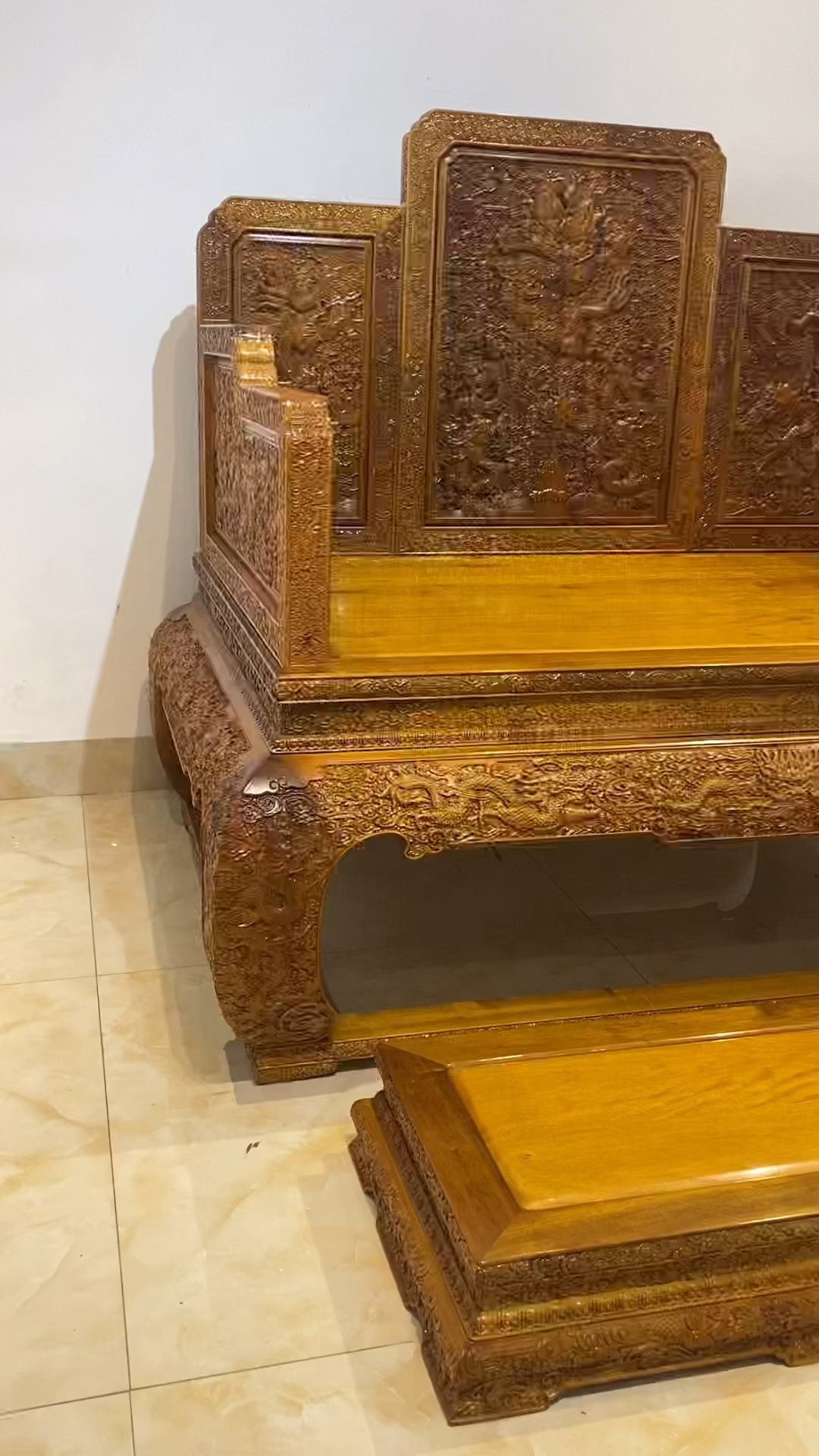 金丝楠木雕龙宝座霸气十足