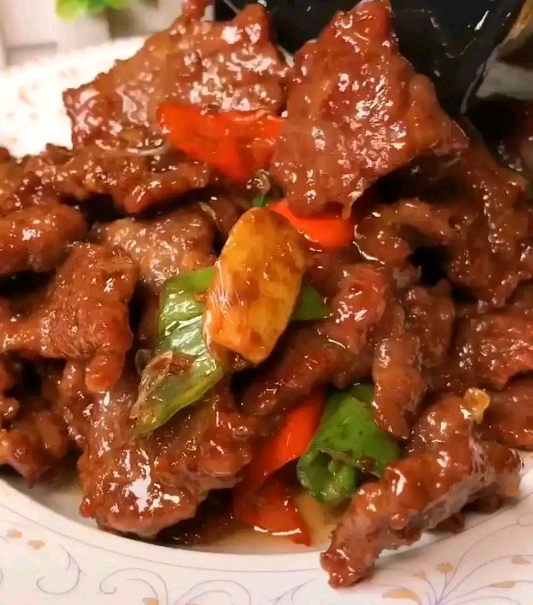 "蚝油牛肉"这样做,鲜嫩爽滑,在家也可以做,太值了