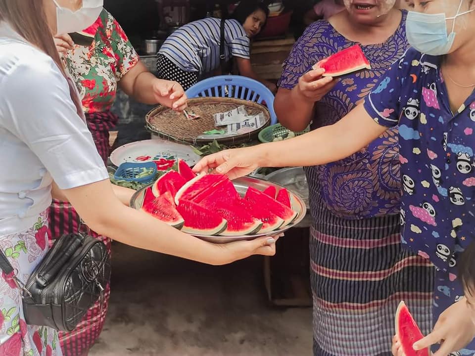 缅甸人抗议我们不买他西瓜