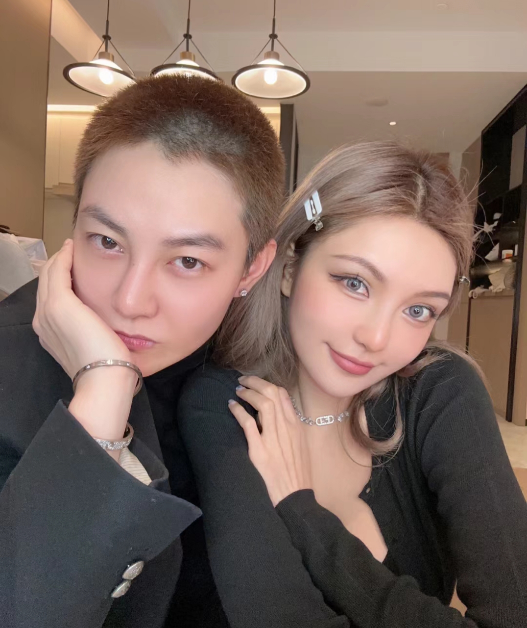 有网友感叹看来阿娇始终是忘不了陈冠希,不过,皇甫圣华和女星们一向