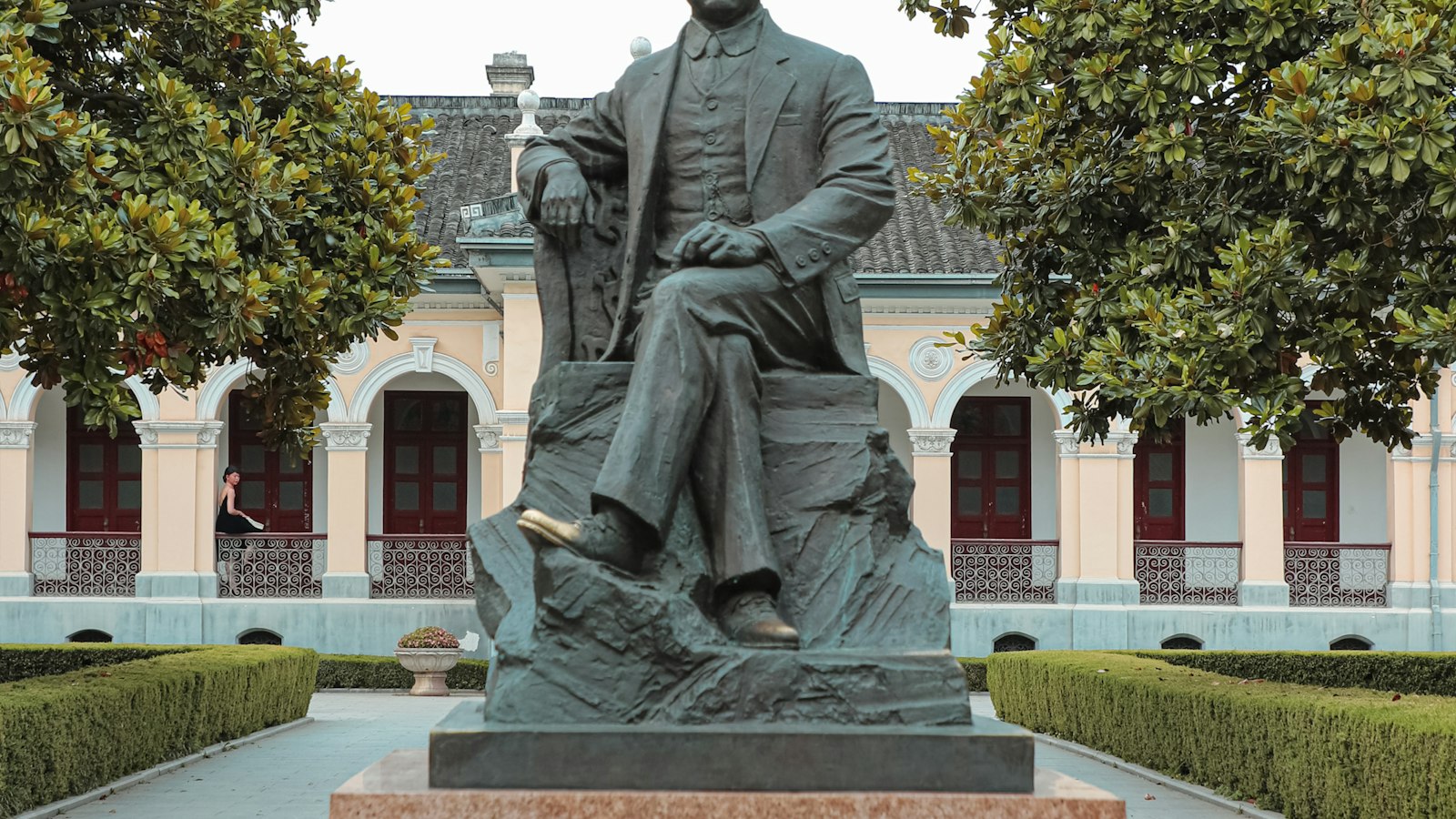 林正英:谁人背后无人说,谁人背后不说人