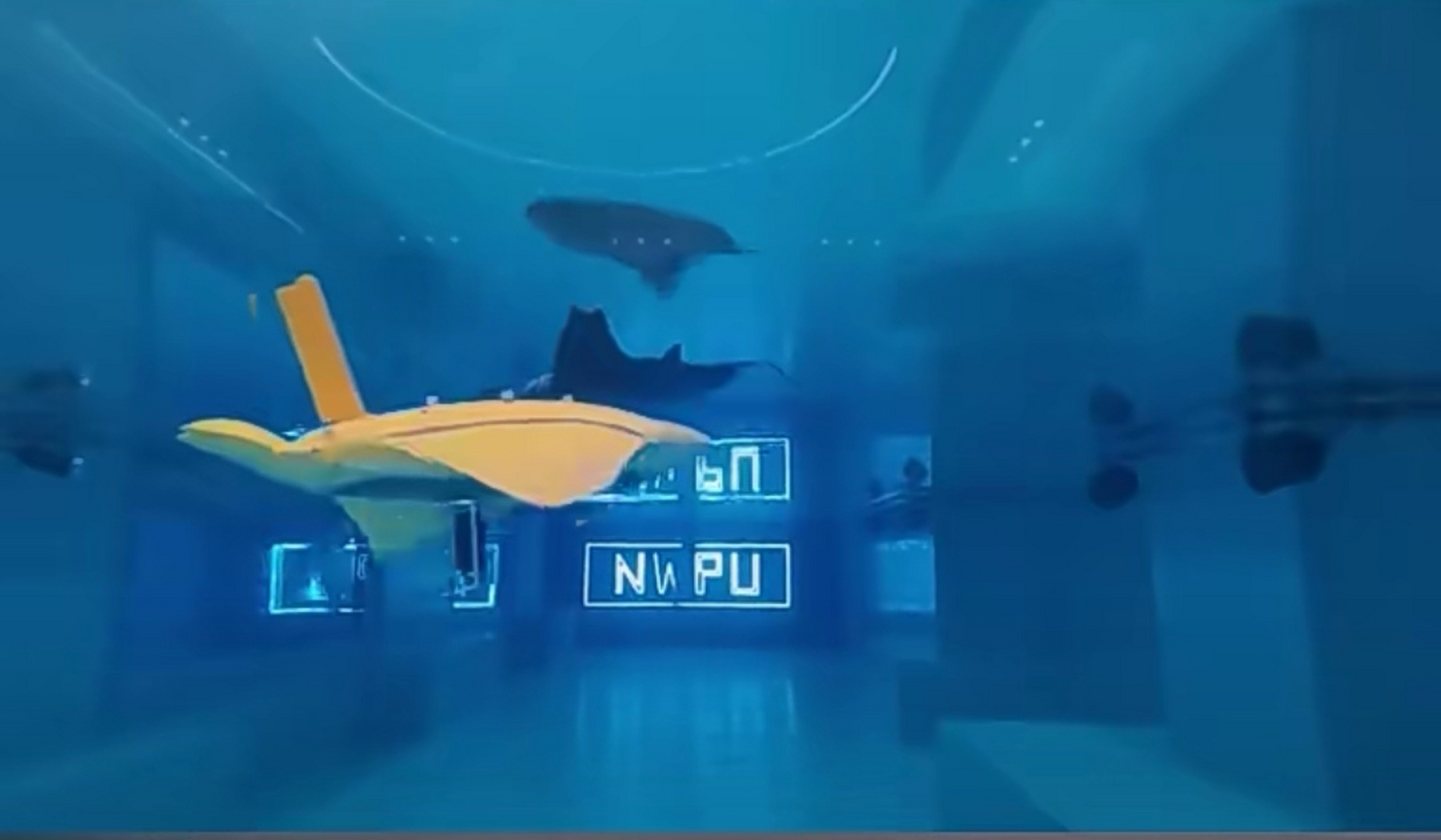 由西工大自主研发的"魔鬼鱼"潜水器,成功完成了1025