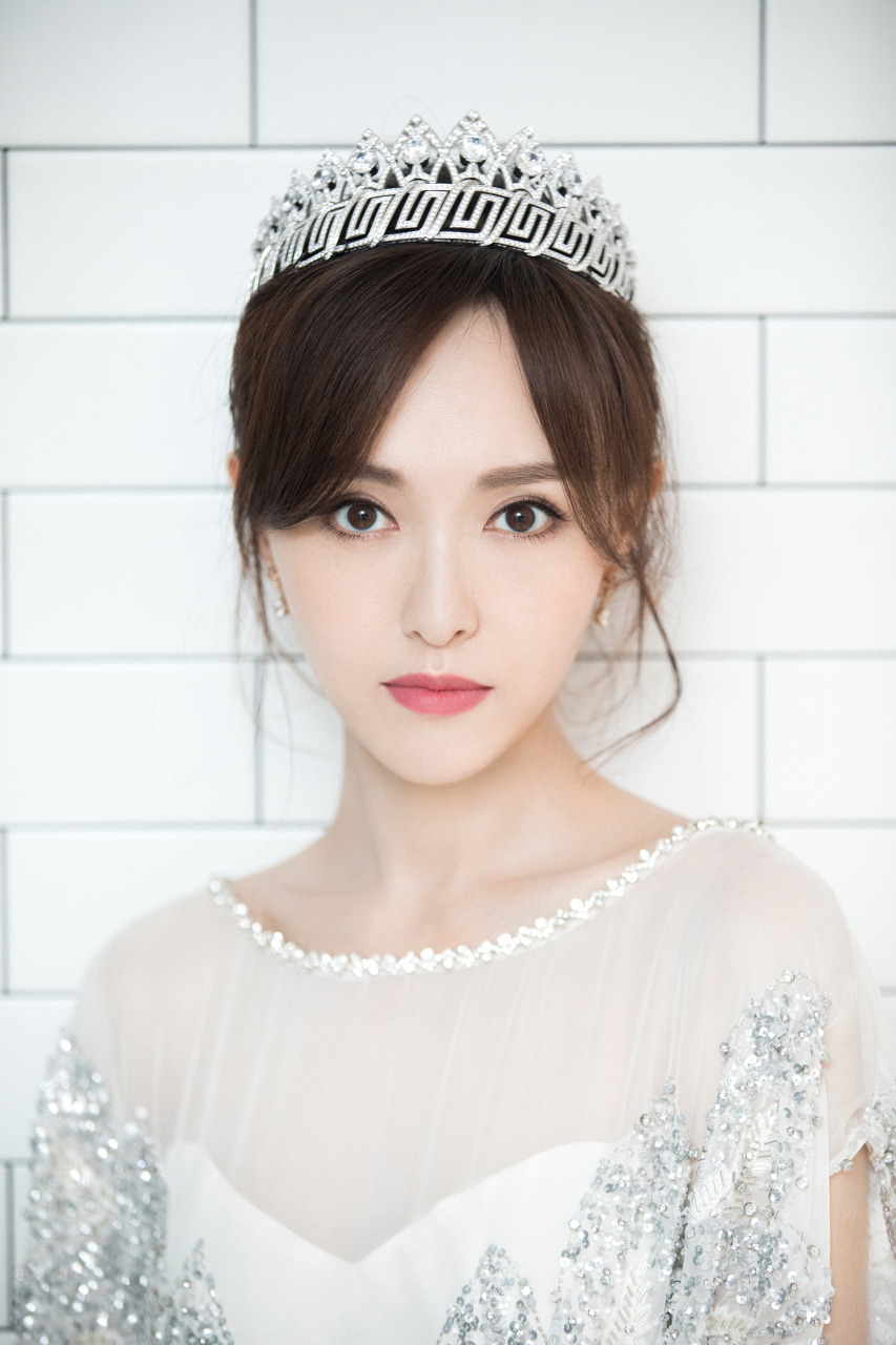 陈钰琪和唐嫣公司解约了,两人闹的不是很愉快,陈钰琪要单干.