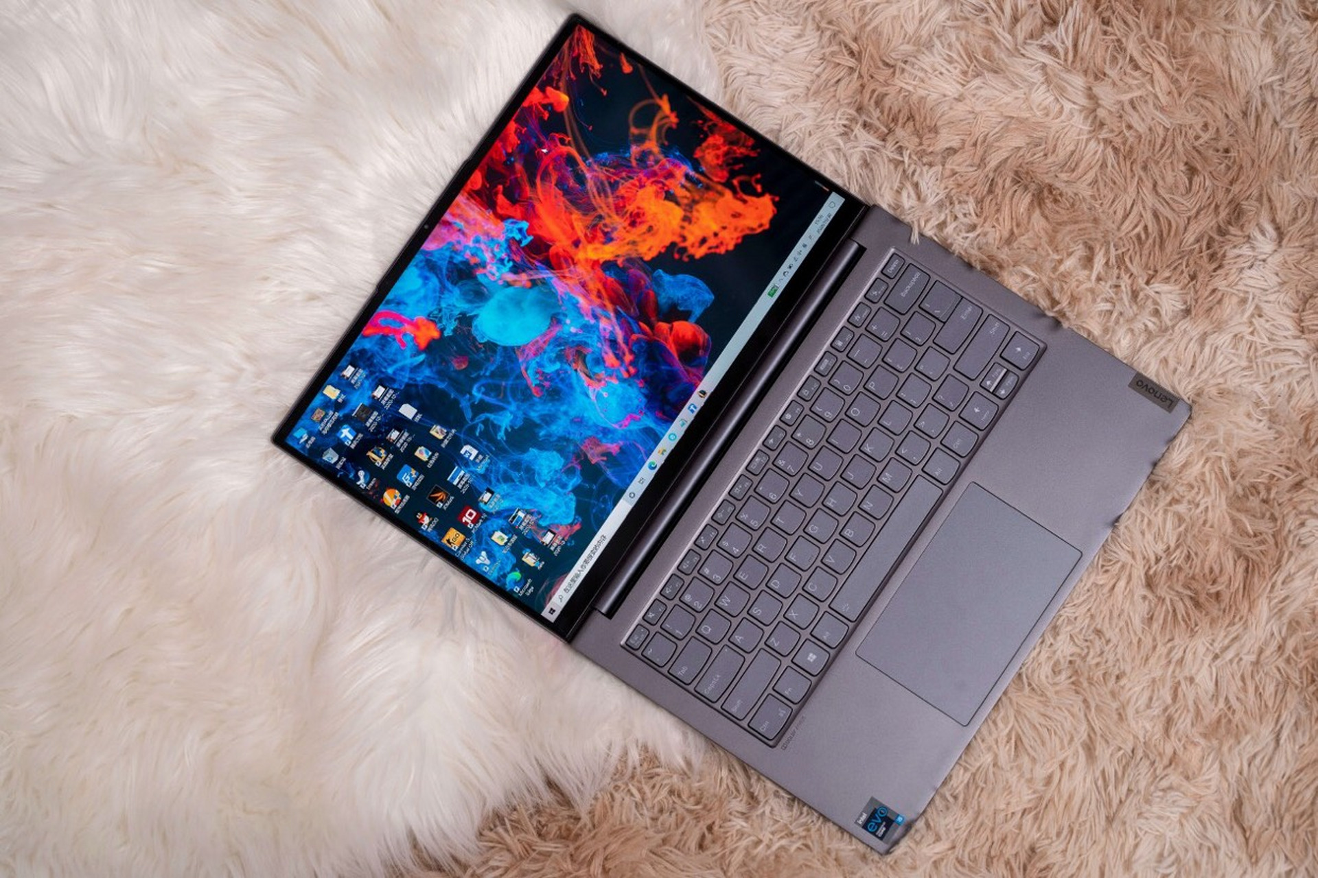 联想yoga 14s 2021无论是在外观工业设计,屏幕,核心性能,还是散热以及