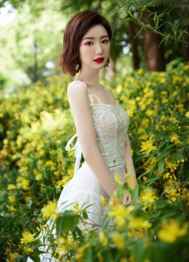 人间尤物毛晓彤:千娇百媚,千姿百态,性感妩媚!