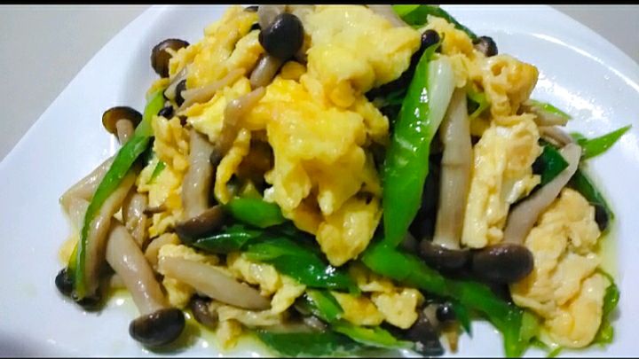 蟹味菇这么做超好吃,搭配鸡蛋营养美味,鲜香嫩滑简单家常下饭菜