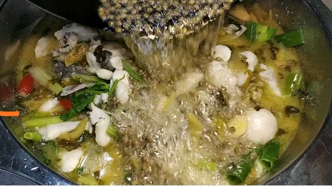 酸菜鱼好吃有窍门,按这个做法鱼肉嫩滑没腥味