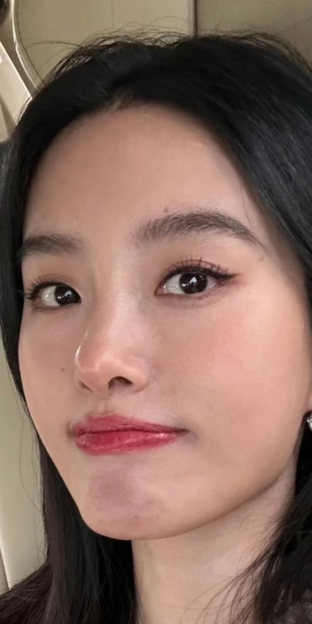 杨采钰 这是原相机生图吧 好自然 好美貌