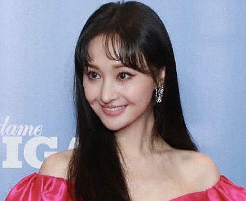 金晨接替郑爽代言,却被吐槽整容脸像买家秀,真是沾爽子者被骂