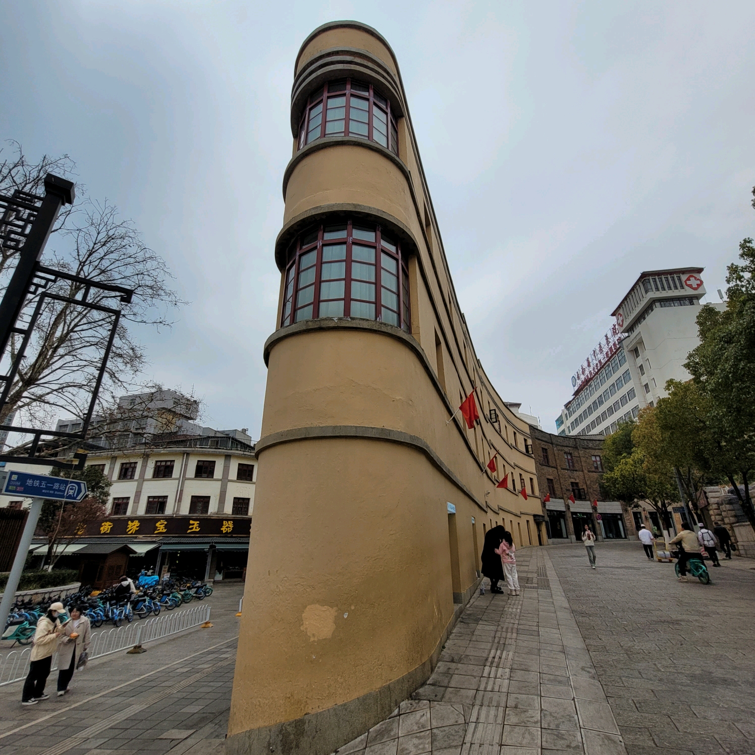 昆明的斗南花市和酒杯楼见闻