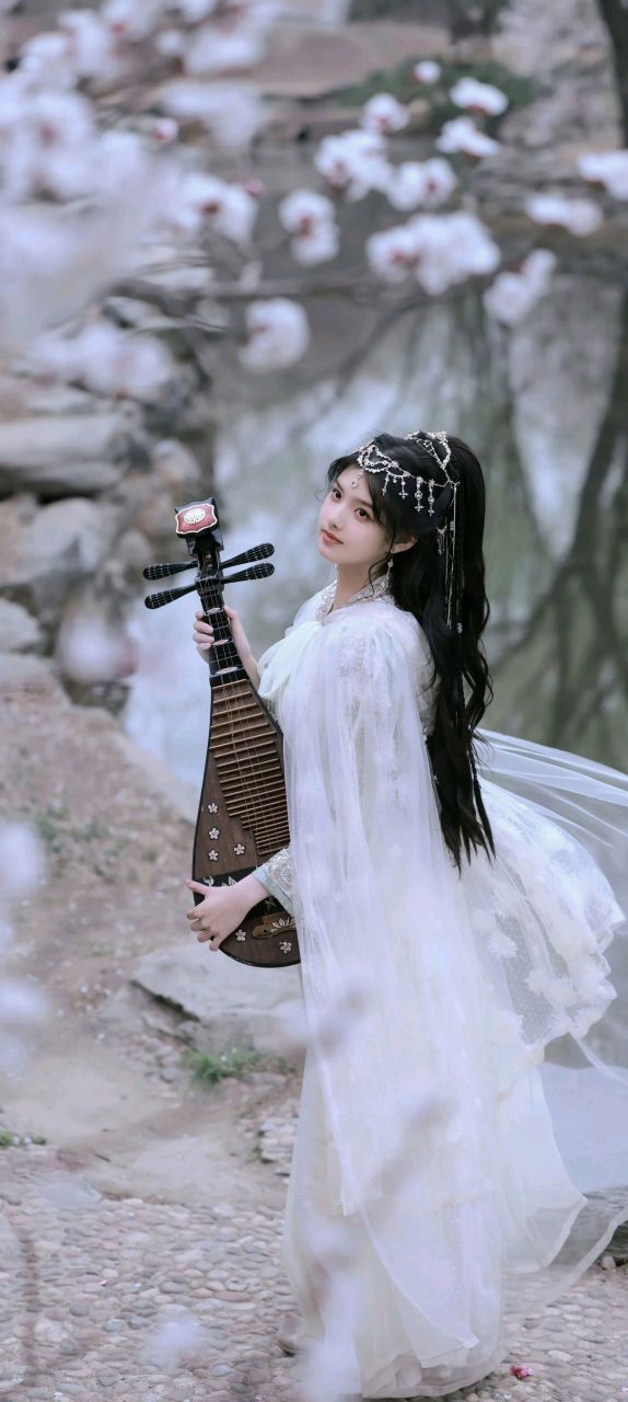 艾米白色古装造型清纯唯美,像一位不谙世事的小公主#你心中的古装女神