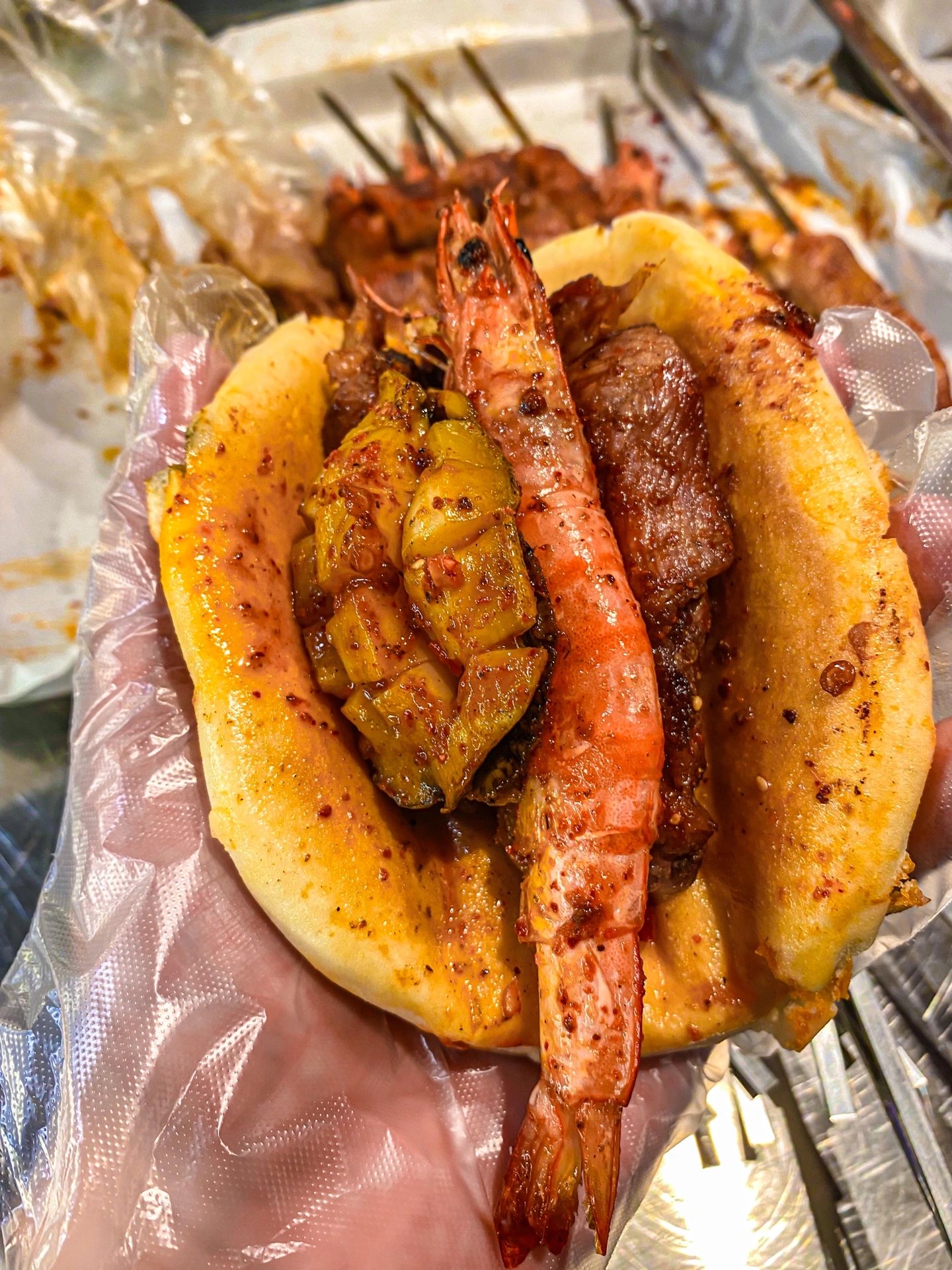 在青岛,烤肉就要吃大串的15再来个饼夹串15