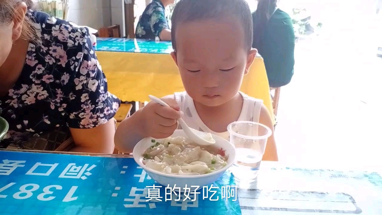 风味小食店,12元一碗的鹅肉面,份量足、味道好,是食客的好去处