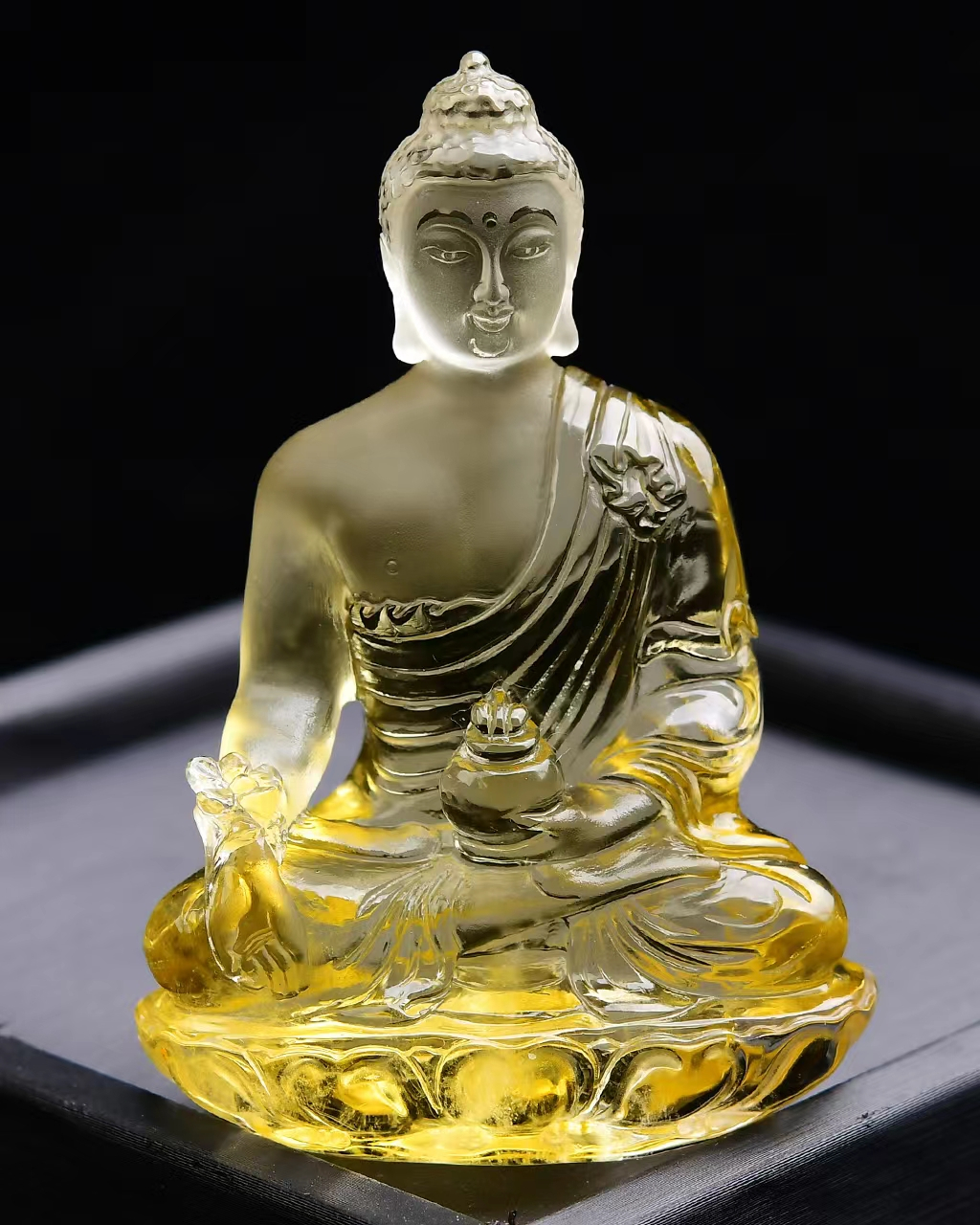 天然黄水晶药师佛摆件,造型饱满,颜色漂亮,精致雕刻.#药师佛摆件