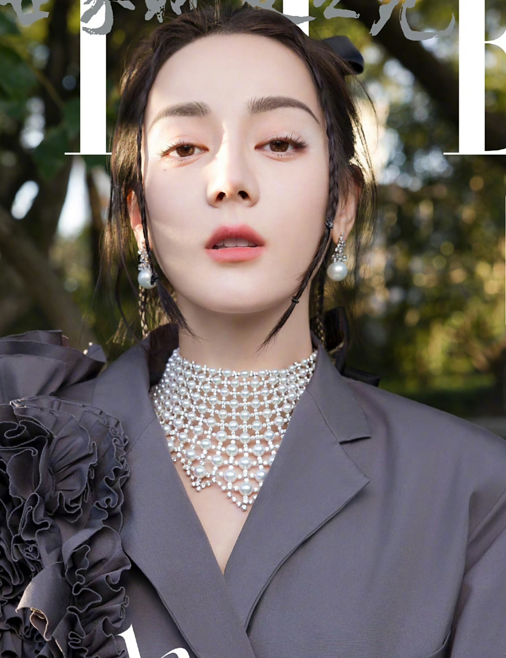 迪丽热巴登上《elle世界时装之苑》五月刊封面大片.