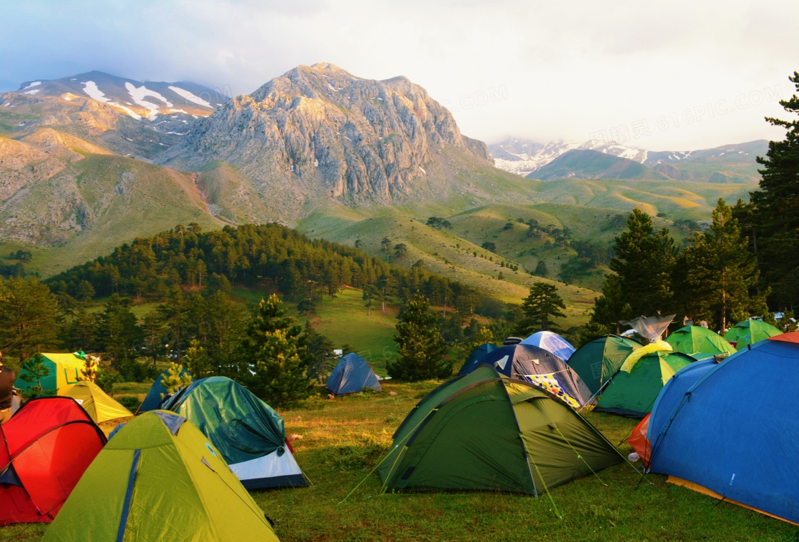 享受大自然,安全露营:山地露营旅游攻略
