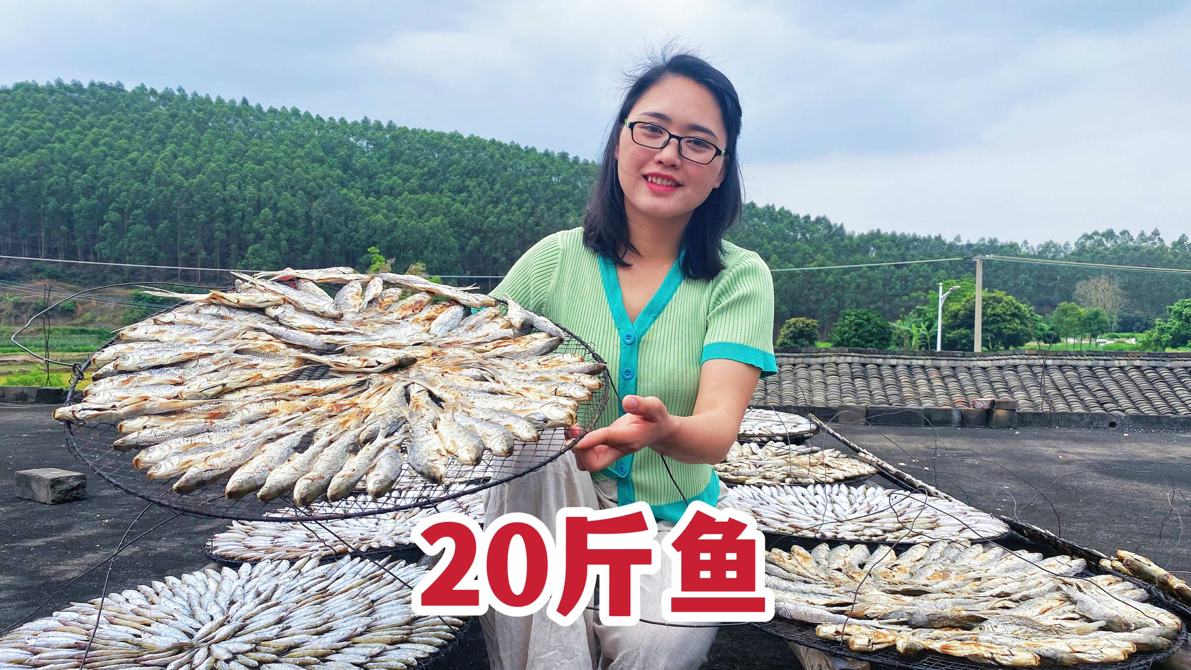 20多斤野生鱼,这样烘晒3天做得5斤干货,这价格不贵吧?