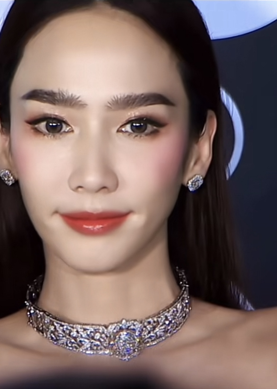 aump确实是"蛇系美人",已经44岁一点也不显老