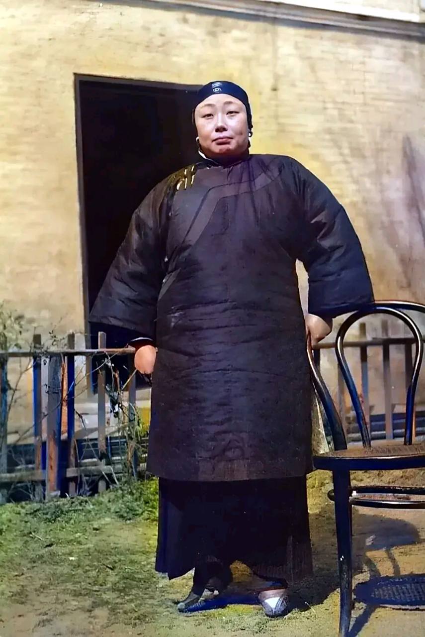 这是1940年,一位"地主婆"的老照片!