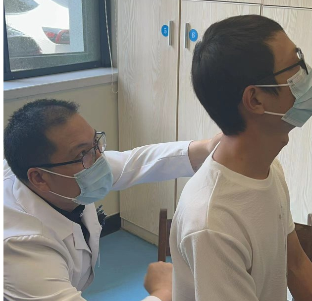 杭州外卖小哥彭新林跳河救人,导致胸椎压缩性骨折!