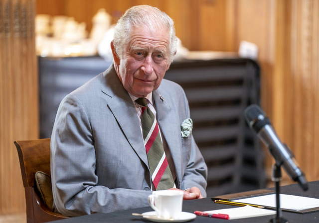 英国国王查尔斯三世正式加冕,在现代英国国王还有什么作用?