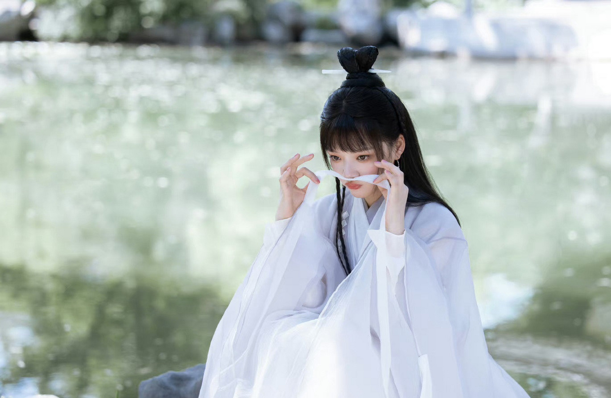 【任敏玉骨遥校服写真好灵动】任敏这套古风造型尊嘟好好看,是行走的