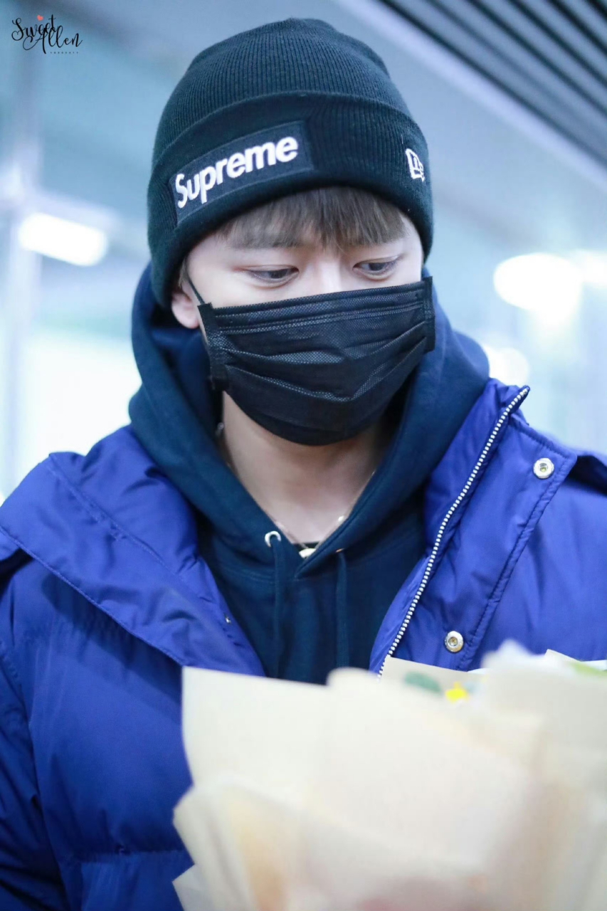 任嘉伦# 任嘉伦戴过的supreme帽子  我哥真的很喜欢这款帽子哈