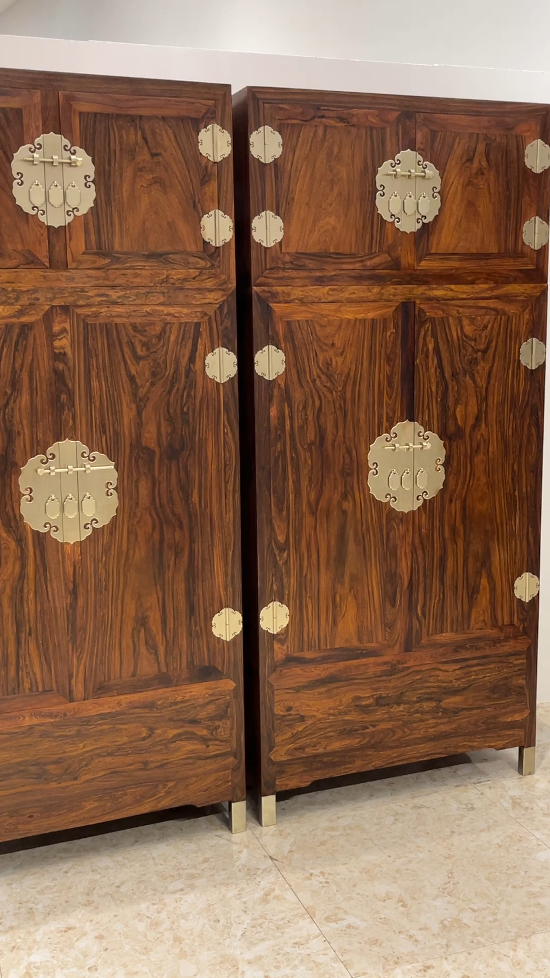 难得一见,全老料独板黄花梨顶箱柜,这纹理也太漂亮了-度小视