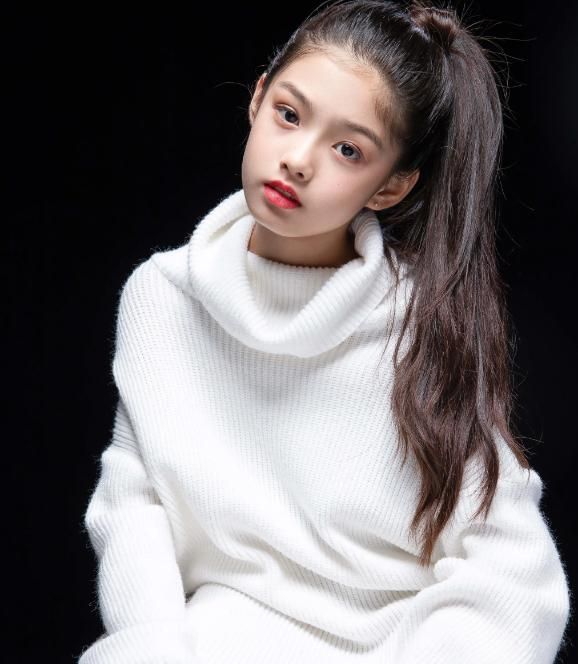 童星艾米:15岁却已出道9年.一年露脸4部剧,有颜值又有演技