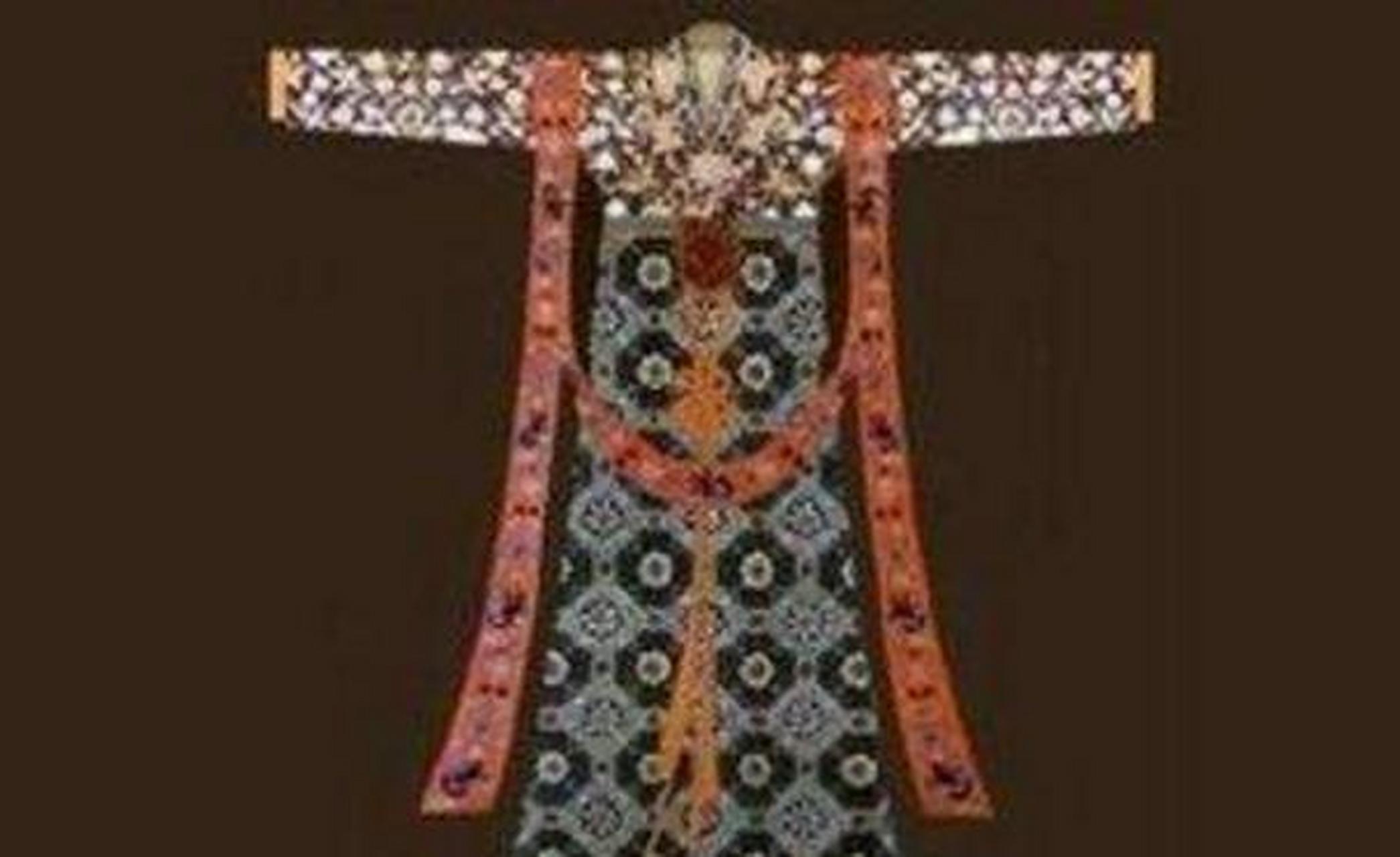 唐中宗的女儿安乐公主所穿的百鸟裙是当时裙子中最为珍贵的一种.